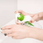 CERAVE CREME LAVANTE HYDRATANTE PEAUX NORMALES A SECHES - 236 ML – Image 2