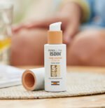 ISDIN FOTOULTRA AGE REPAIR COLOR FUSION WATER SOLAIRE ANTI-AGE TEINTEE - 50 ML – Image 4