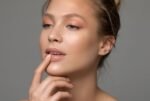 APIVITA LIPCARE SOIN DES LEVRES AU BEURRE DE CACAO SPF20 - 4.4 G – Image 2