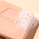 NUXE RÊVE DE MIEL SHAMPOING SOLIDE DOUCEUR - 65 GR – Image 2